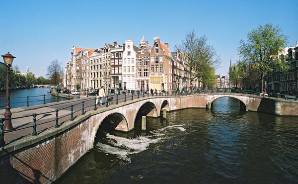 ams02-ams2003p108F1000014_