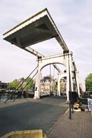 ams18-ams2003p154F1000008_