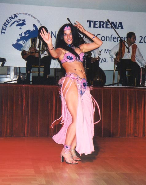 pep05-tnc2001p101bellydancer4print_