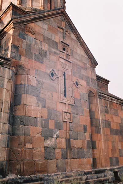 am2004hovhannavank105F1050015_