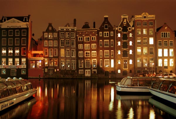 aa24-amsnight001dam_